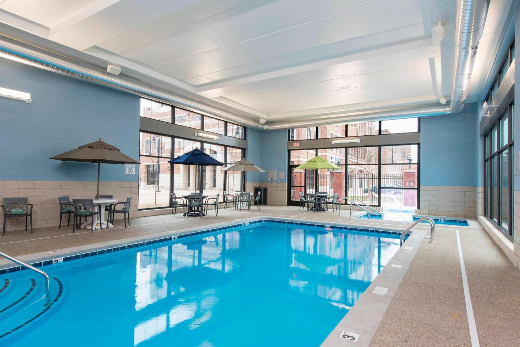 Courtyard By Marriott Holland Downtown Hotel Exterior photo