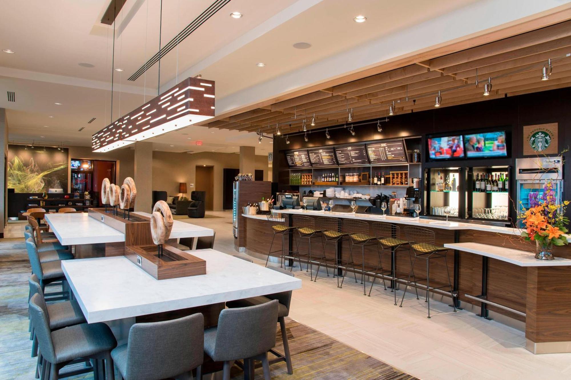 Courtyard By Marriott Holland Downtown Hotel Exterior photo