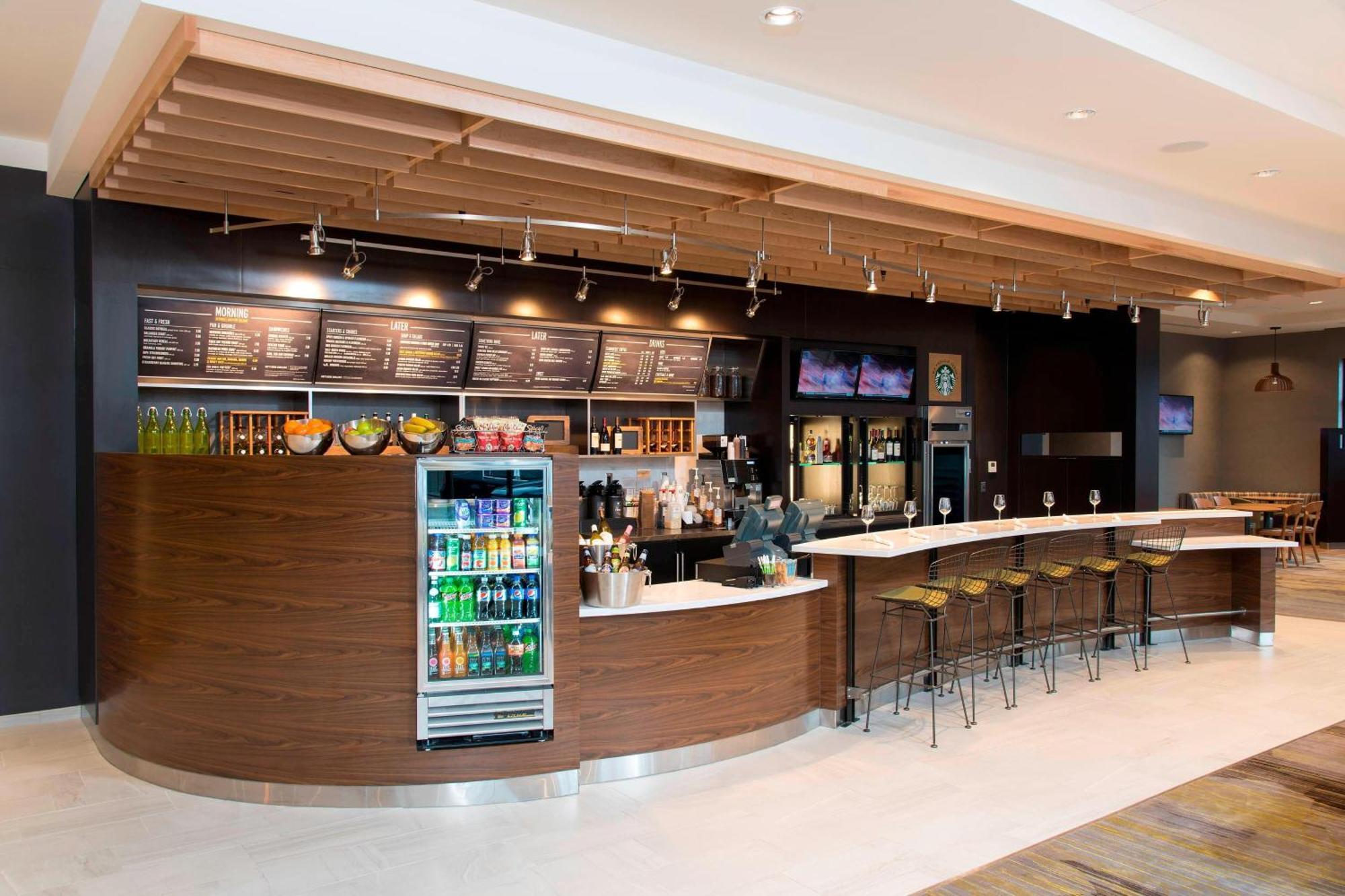 Courtyard By Marriott Holland Downtown Hotel Exterior photo
