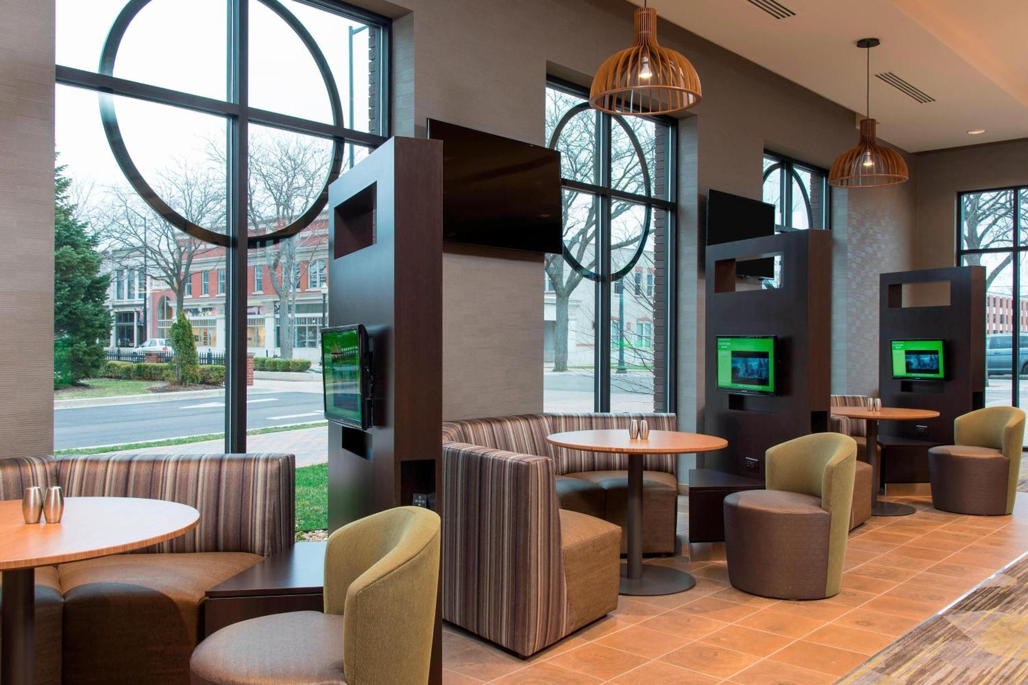 Courtyard By Marriott Holland Downtown Hotel Exterior photo