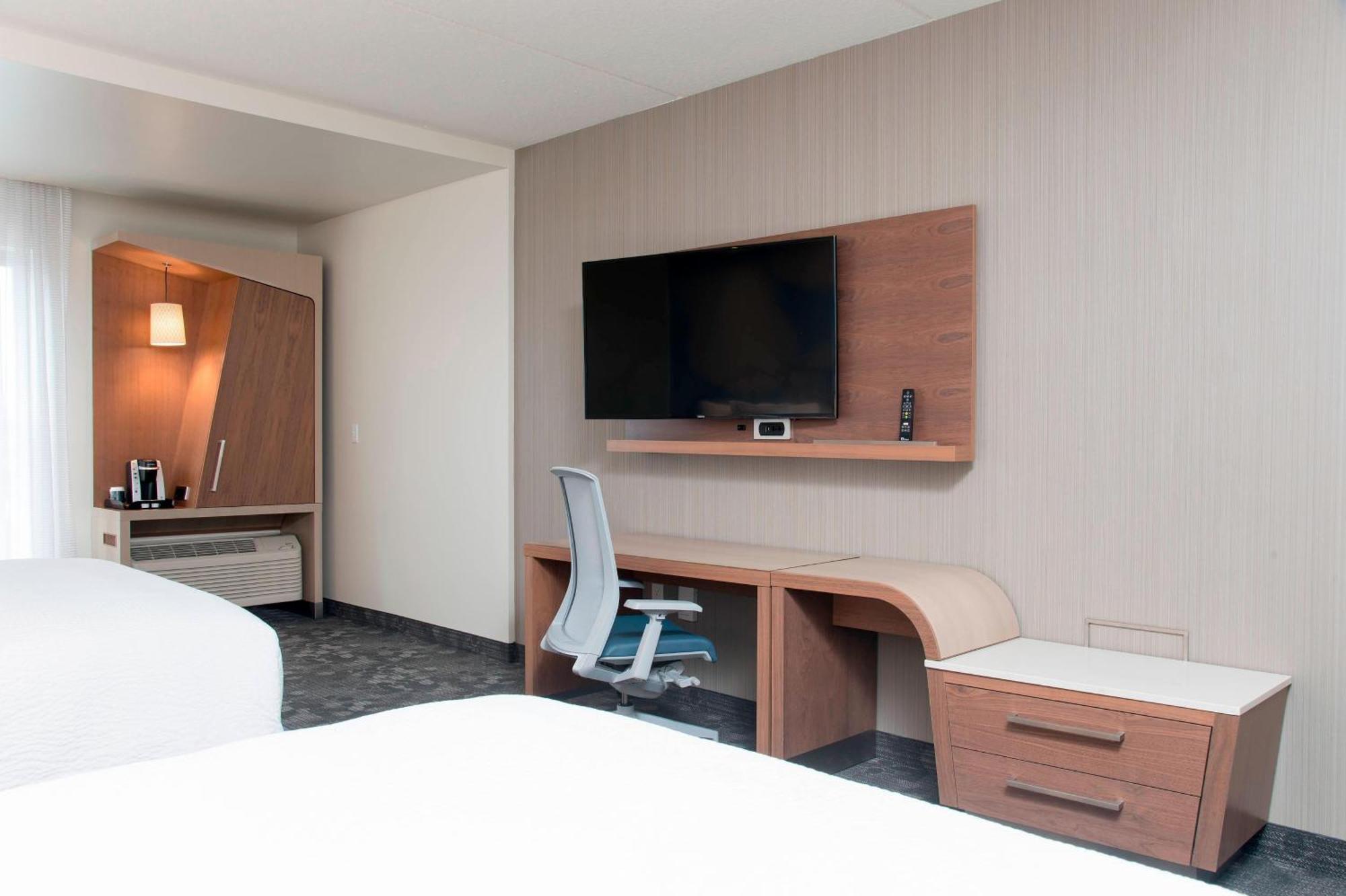 Courtyard By Marriott Holland Downtown Hotel Exterior photo
