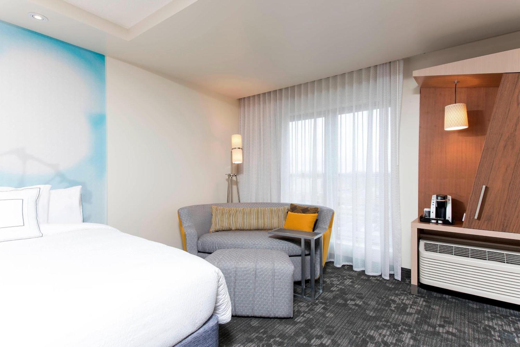 Courtyard By Marriott Holland Downtown Hotel Exterior photo